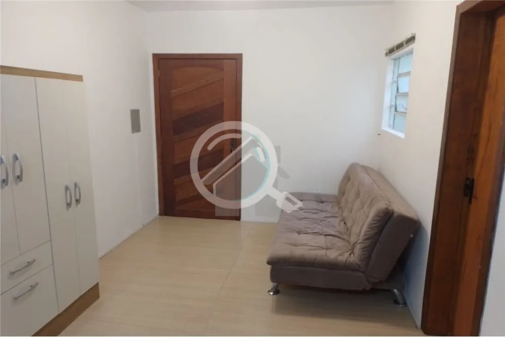 Apartamento, bem localizado. A 80m da Avenida Bento Gonçalves, e 100m da 3ª Perimetral, nas quais ...