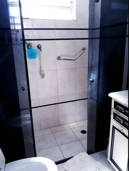 Imagem Casa para Venda - 200m², 5 dormitórios, sendo 1 suites, 4 vagas - Glória