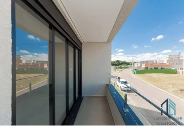 Imagem Casa em condomínio clube, 03 quartos c/suíte, terraço, no Santa Cândida em Curitiba PR
