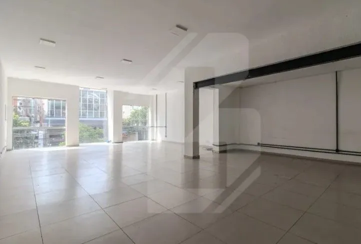 Imagem MÁFFER IMÓVEIS ALUGA - AMPLO PRÉDIO COMERCIAL COM 2 PAVIMENTOS Bairro Floresta - Porto Alegre Excelente prédio comercial, próximo ao shopping Total