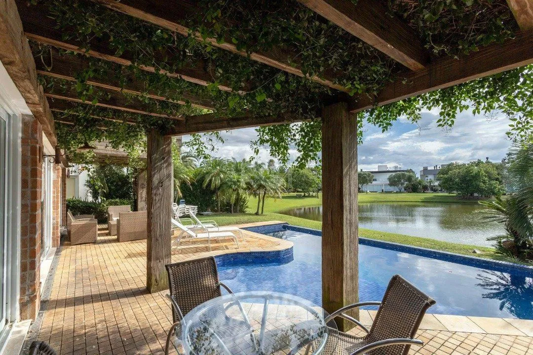Imagem Casa Condominio para Venda - 399m², 5 dormitórios, sendo 5 suites, 4 vagas - Atlântida