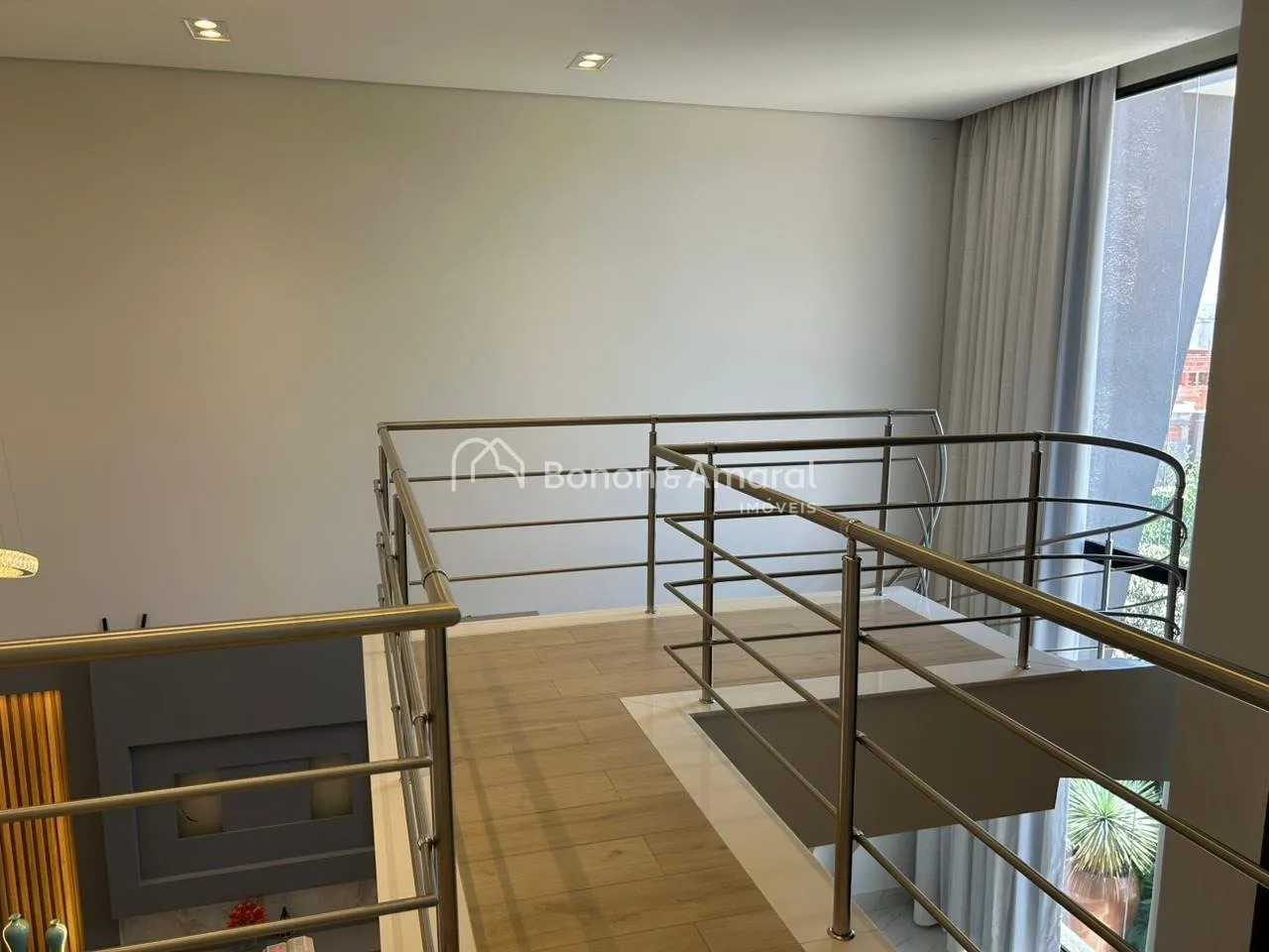 Imagem Sobrado à venda com 03 quartos por R$ 2690.000,00 no Condomínio Santorini bairro Parque Brasil 500, em Paulínia