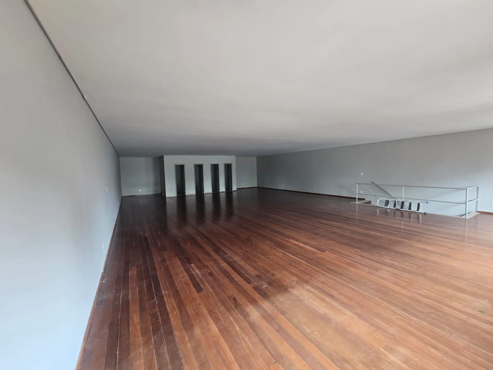 Imagem Sala comercial à venda em Caxias do Sul, São Pelegrino, 196.58m2