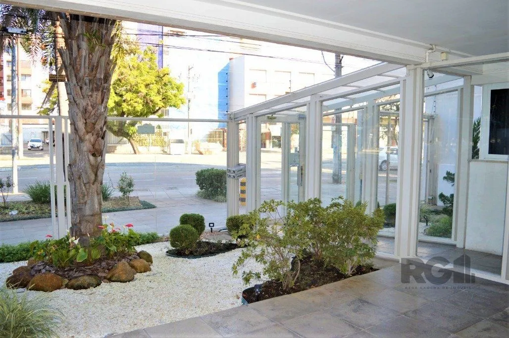 Imagem Excelente apartamento 2 dorm. sendo 1 suite, com terraço, churrasqueira, semimobiliado - 1 vaga dupla - Bairro Cidade Baixa