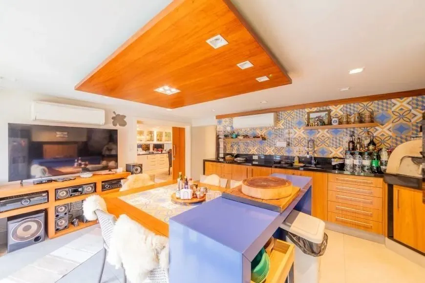 Imagem Casa alto padrão com 3 suítes e piscina no Boa Vista