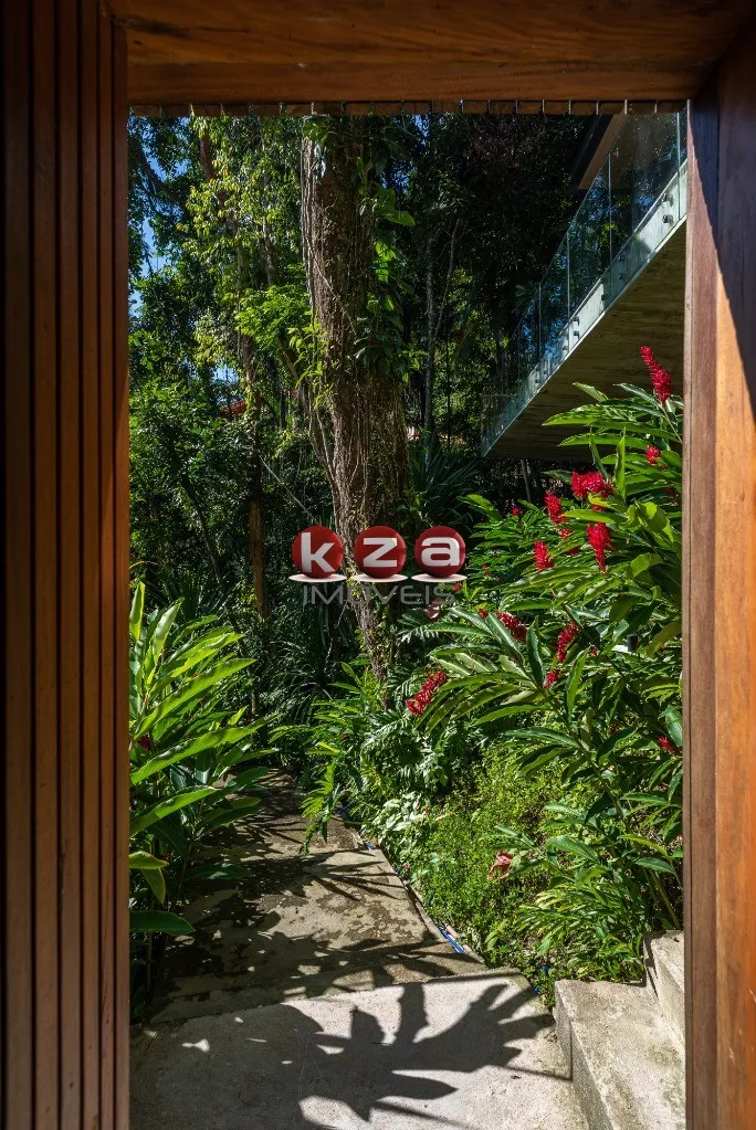 Imagem Casa em Condomínio de Luxo em Bertioga-SP com 4 Quartos, 4 Suítes e 550m² de Área