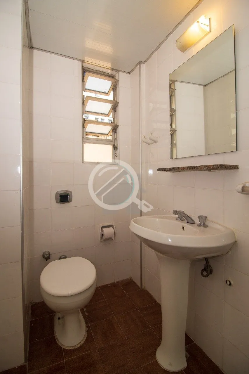 Imagem Studio totalmente mobiliado, com ar condicionado,uma cama de casal e duas camas de solteiro, banheir...