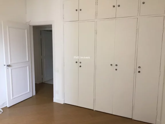Imagem Apartamento à venda em Cerqueira César, São Paulo-SP: 2 quartos, 3 salas, 2 banheiros, 1 vaga, 135m² de área. Imperdível!