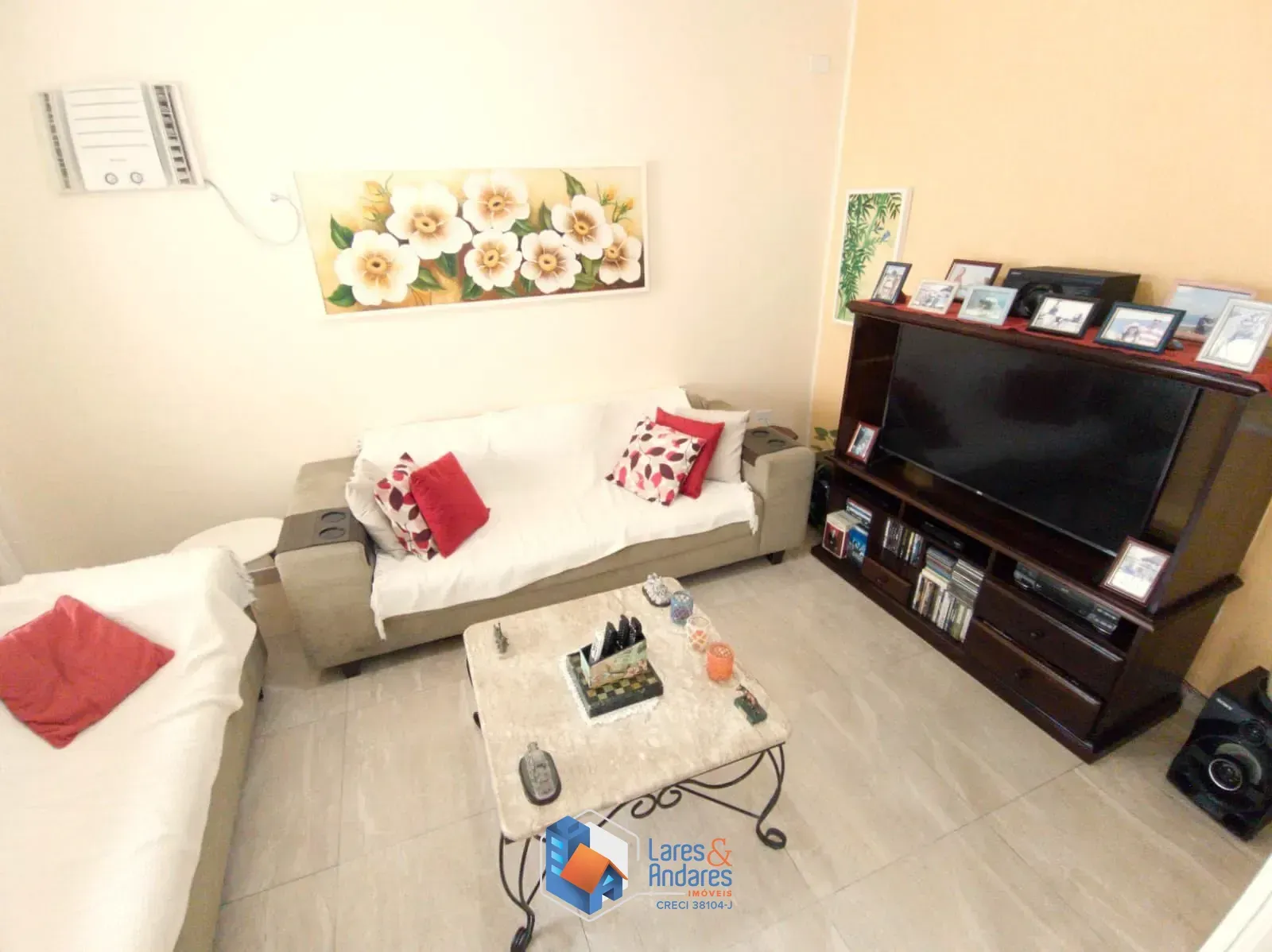 Imagem SOBRADO À VENDA, COM 300M² SENDO 3 PAVIMENTOS EM RUA EM SAÍDA COM AMPLA ÁREA GOURMET 3 DORMS SENDO 2 SUÍTES - OPORTUNIDADE - LAUZANE PAULISTA