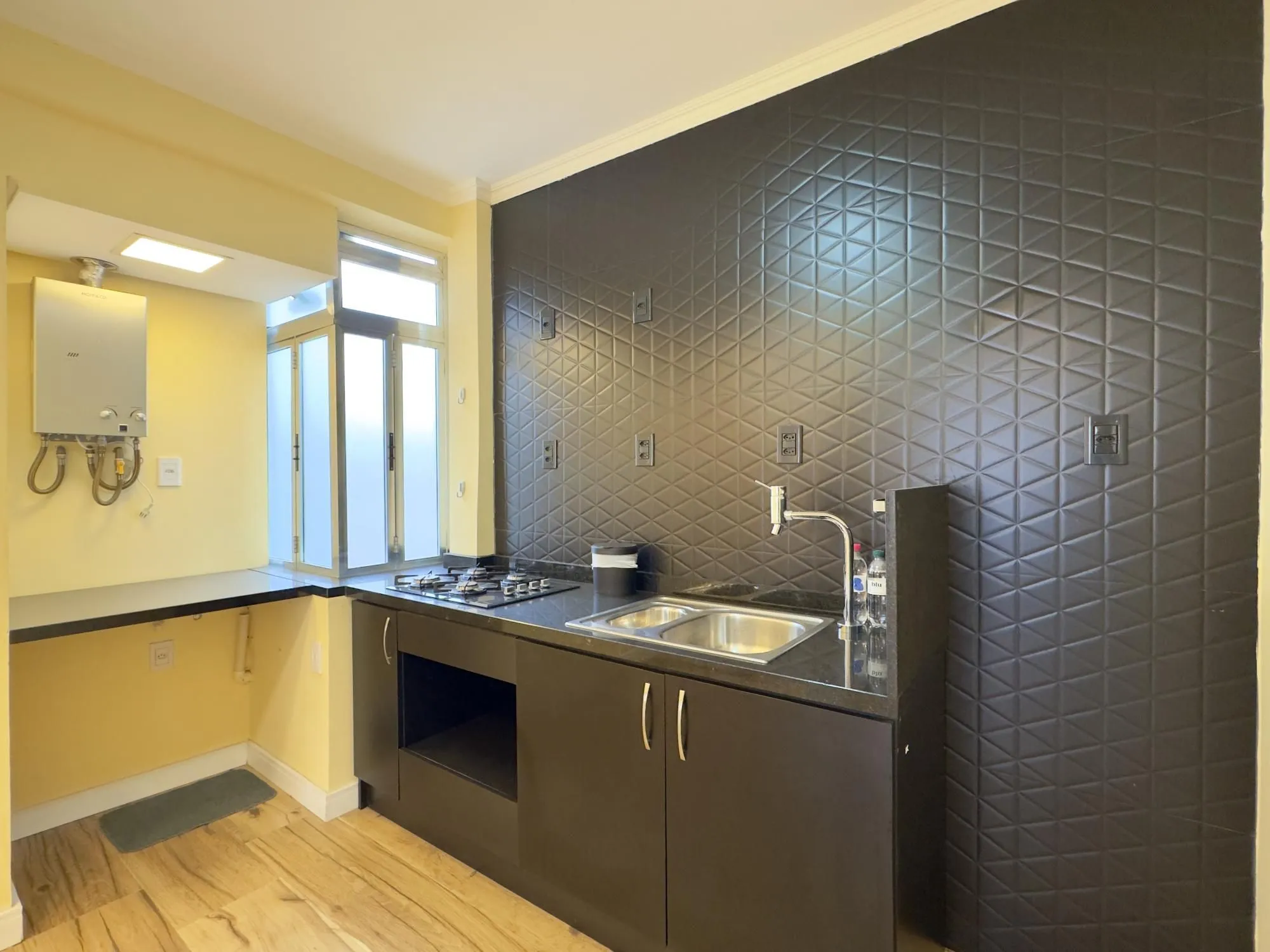 Imagem Apartamento 2 dormitórios, reformado e ensolarado no Centro Histórico