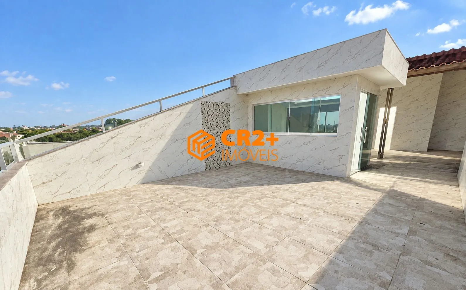 Imagem SOBRADO TRIPLEX À VENDA EM TAMANDARÉ - 4 SUÍTES, PISCINA E 1 VAGA