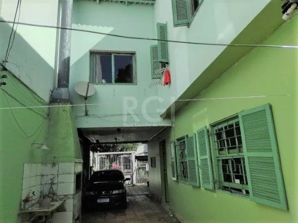 Imagem Casa sobrado no bairro Petrópolis de 4 dormitórios