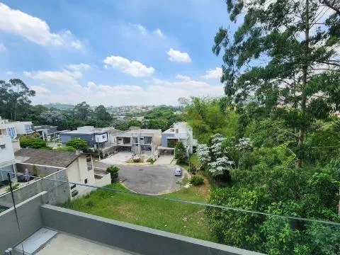 Imagem VENDA DE SOBRADO MODERNO NO CONDOMÍNIO ARUJÁ V, EM ARUJÁ/SP, com 300m², 04 suítes, sala 03 ambientes, piscina e garagem para 04 carros. CONSULTE-NOS.