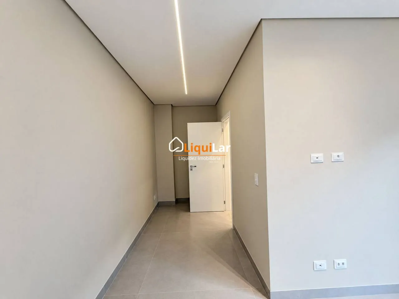 Imagem Casa Alto Padrão no Alphaville 3 com Escritório e Cozinha Separada