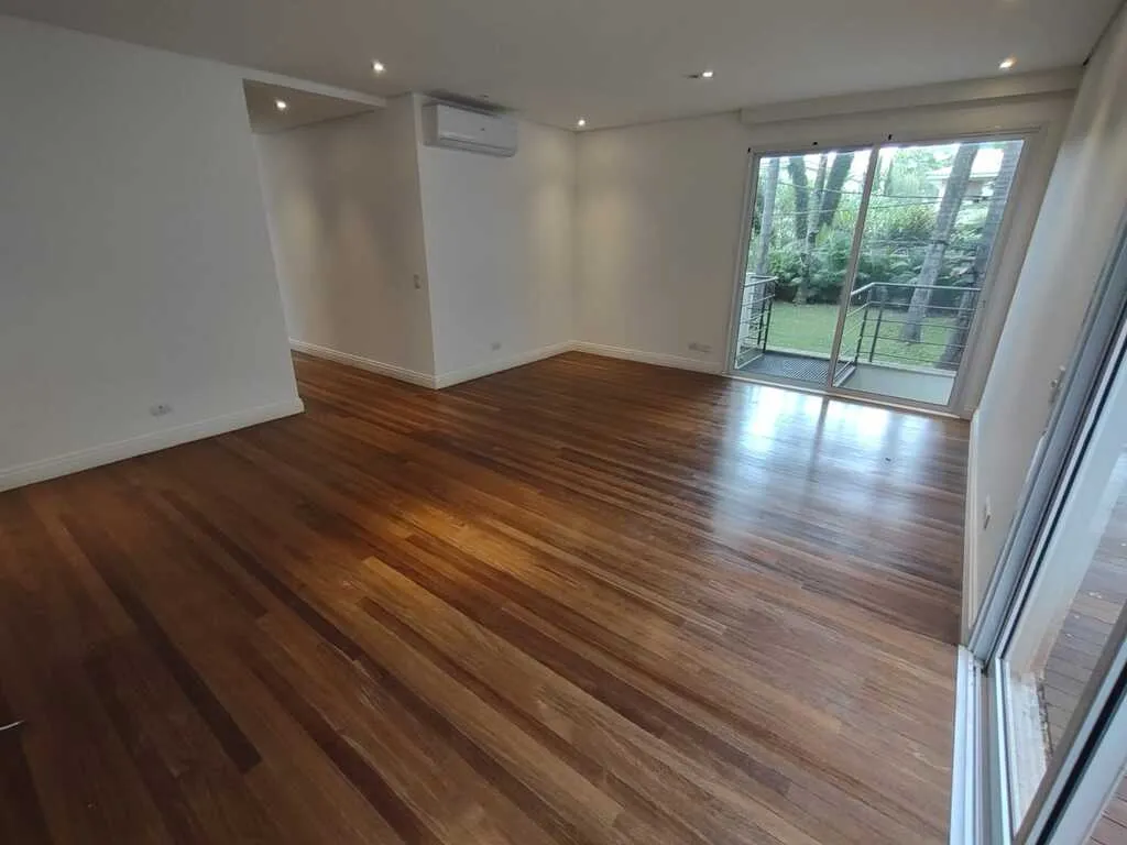 Imagem Casa Duplex 324,87M², 4Q, 4 Suítes, 7 Banheiros, 3 Vagas, Academia, Segurança 24h, Jardim, Portaria, Praça.