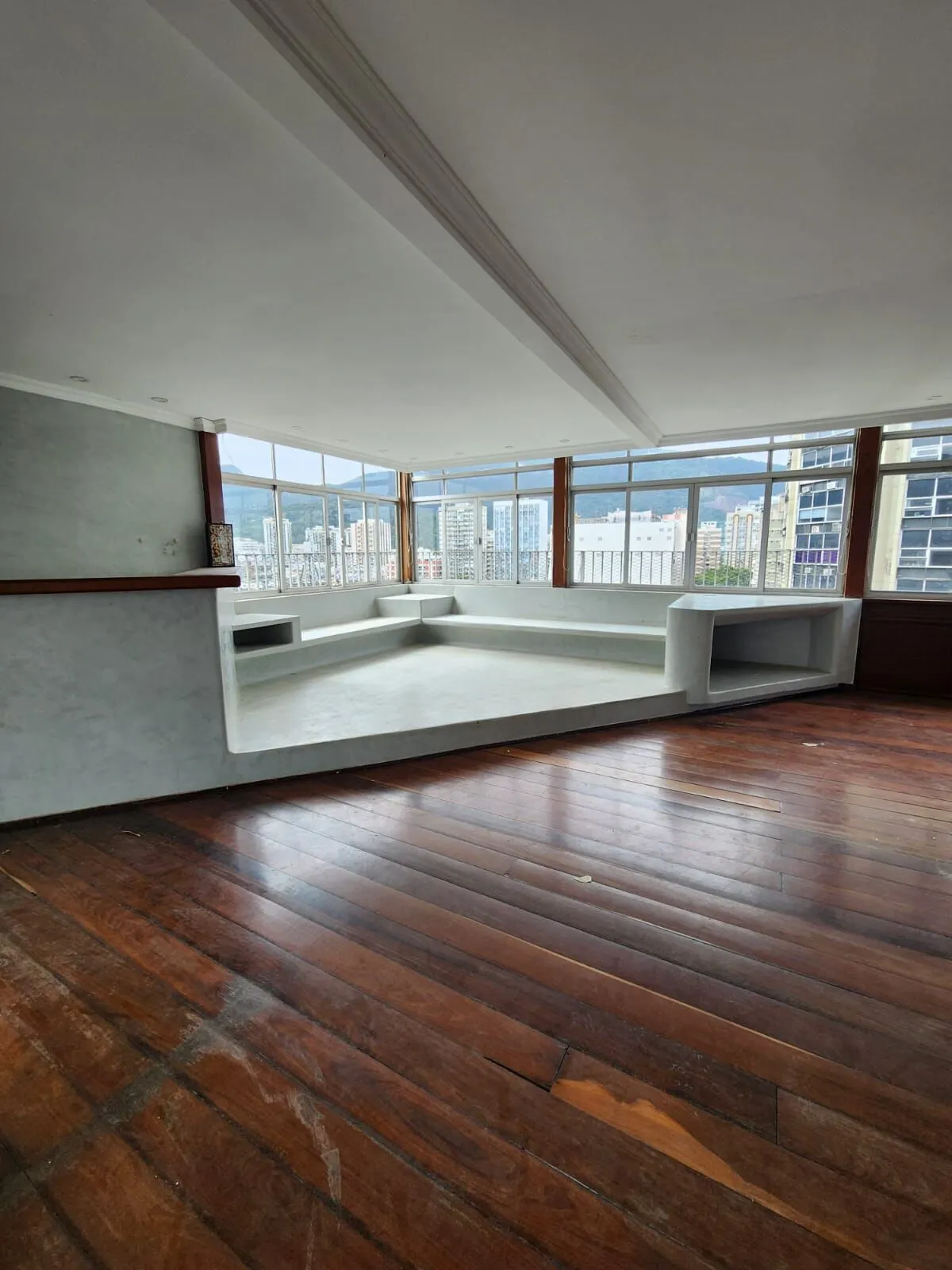 Imagem Cobertura duplex vista mar no Leblon. Terraço gourmet, piscina e 4Q. Agende visita.