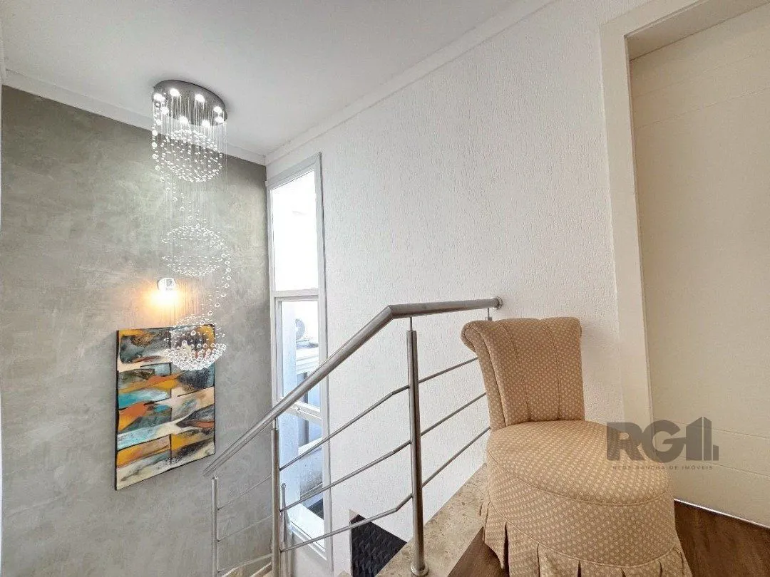 Imagem Casa em condomínio com pátio, piscina, 3 suítes e 2 vagas