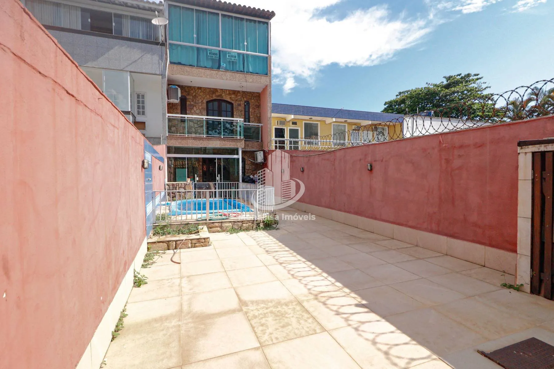 Imagem Aluguel de Casa no Recreio dos Bandeirantes. Apresentamos uma exclusiva casa sem mobÃ­lia para locaÃ...
