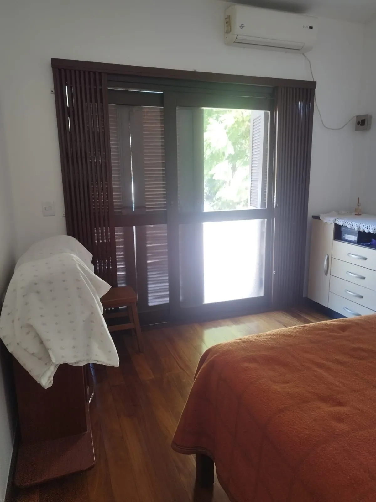 Imagem Casa de 4 dormitórios com 250 m² de área privativa
