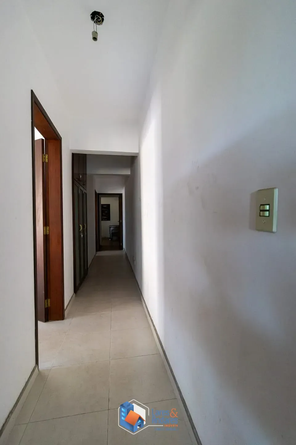 Imagem Casa comercial para venda em Guarapiranga, 450m²