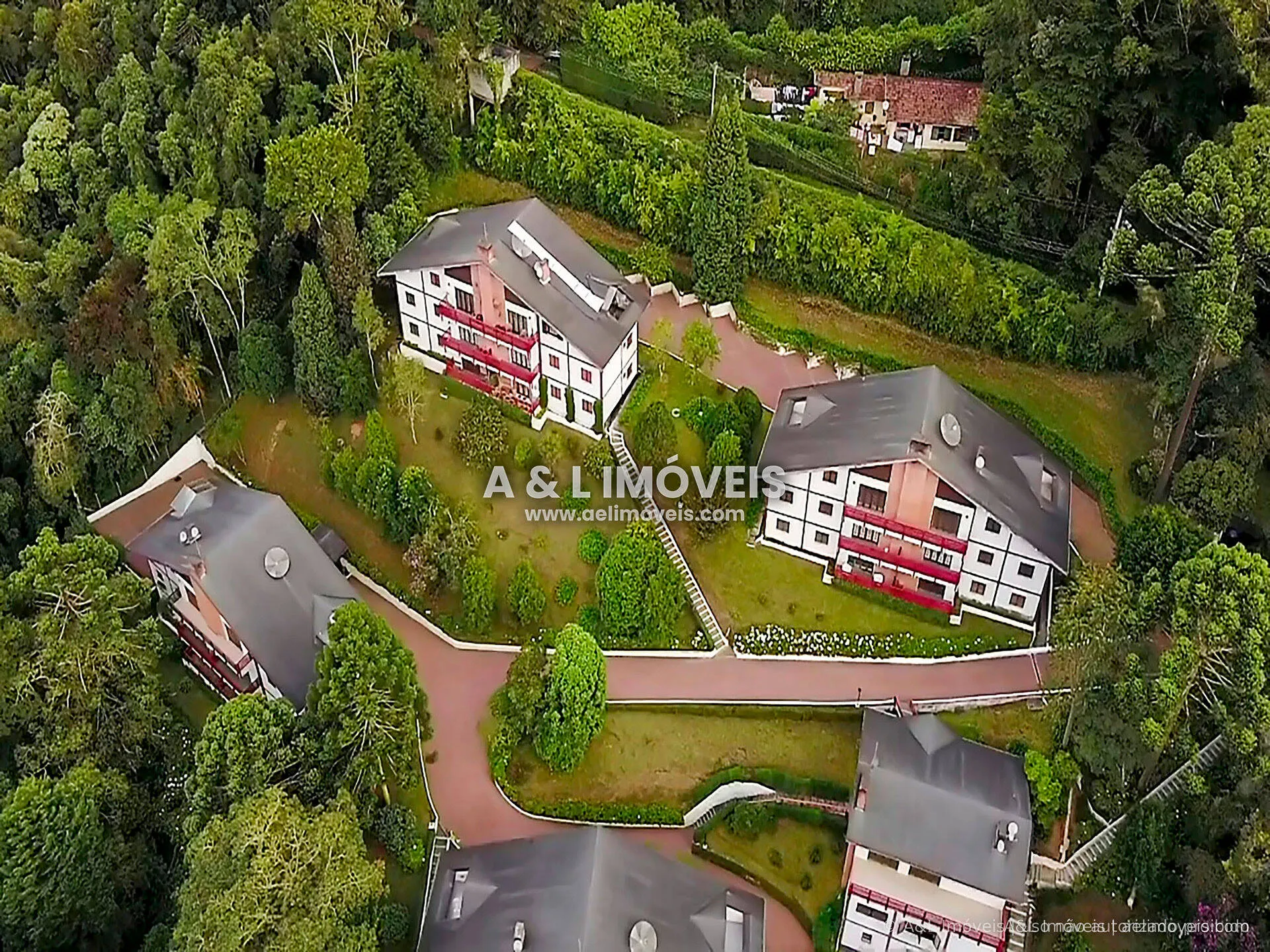 Imagem Cobertura | 156,49 m² | 2 Suítes | Vista e Lareira | Campos do Jordão