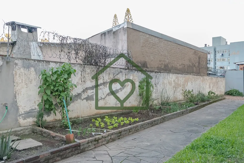 Imagem Descubra a oportunidade perfeita para investir no seu novo lar em Porto Alegre! Este aconchegante ap...