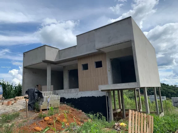 Imagem Casa para Venda em Concórdia, Santa Terezinha, 3 dormitórios, 1 suíte, 2 banheiros, 1 vaga