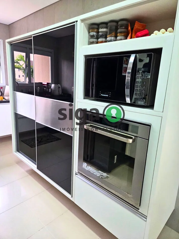Imagem Apartamento com 211m2, 3 dormitórios e 3 vagas à venda no Panamby