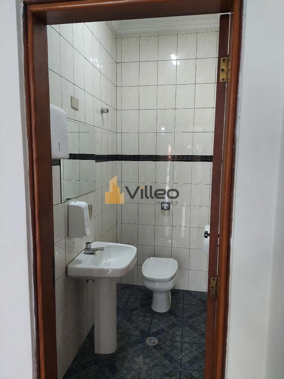 Imagem Localizada na Avenida Doutor Ulisses Guimarães, 2020 - Jardim Santo André 2, esta ampla casa comer...