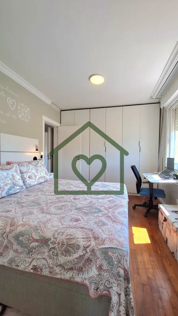 Imagem A/J BROKERS VENDE NO BAIRRO RIO BRANCO ? PORTO ALEGRE 
 Excelente Apartamento em andar alto, com vis...