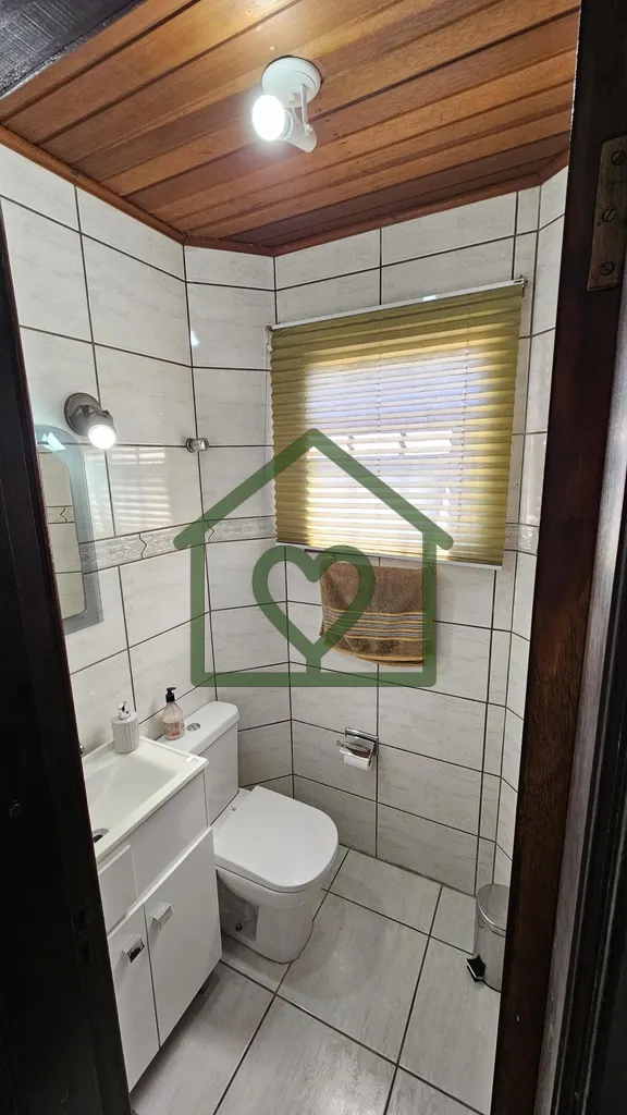 Imagem Casa no Bairro Santo Antônio com 167 m², 4 Dormitórios e 2 Suítes em Rua Tranquila 
Localizada n...