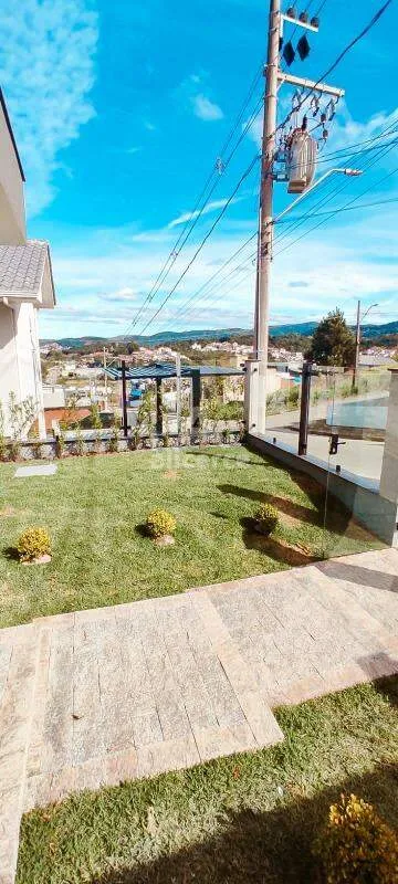 Imagem Casa à venda - 3 Dormitórios I 1 suíte I 180m² I Vaga de garagem - em Potecas, São José/SC