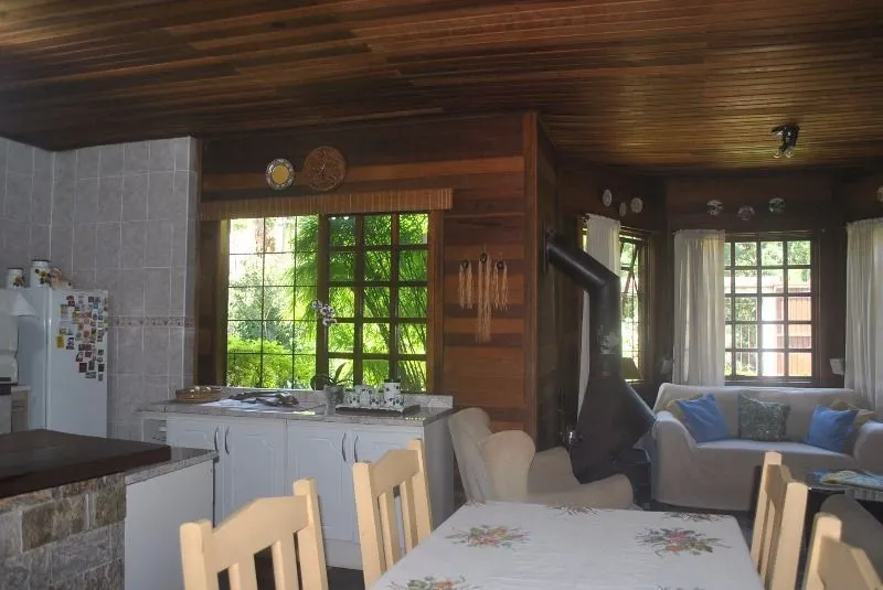 Imagem Casa para Venda - 250m², 3 dormitórios, 4 vagas - Serraria