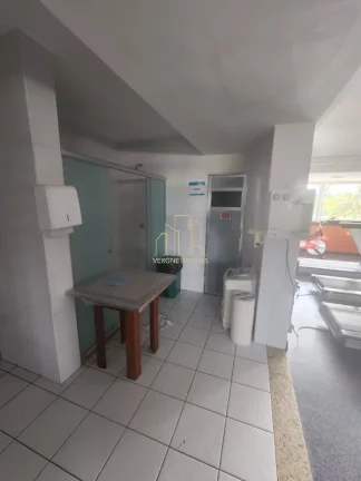 Imagem Excelente casa em condomínio fechado reformada com três suítes gabinete a venda em Stella Maris Salvador
