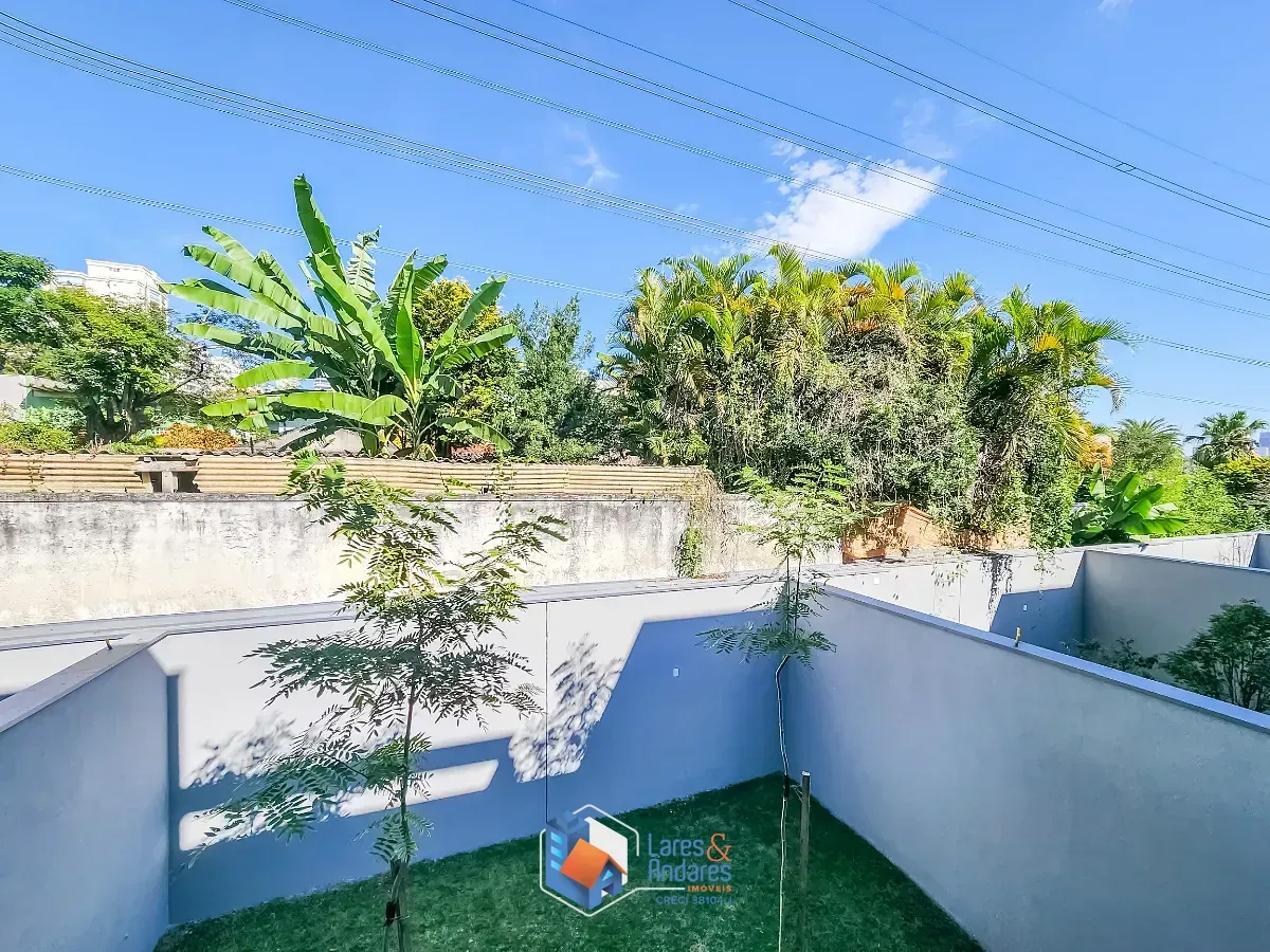 Imagem Casa no condomínio Casa Jardim Kansas para venda com 3 quartos, sendo 3 suítes, 534m²