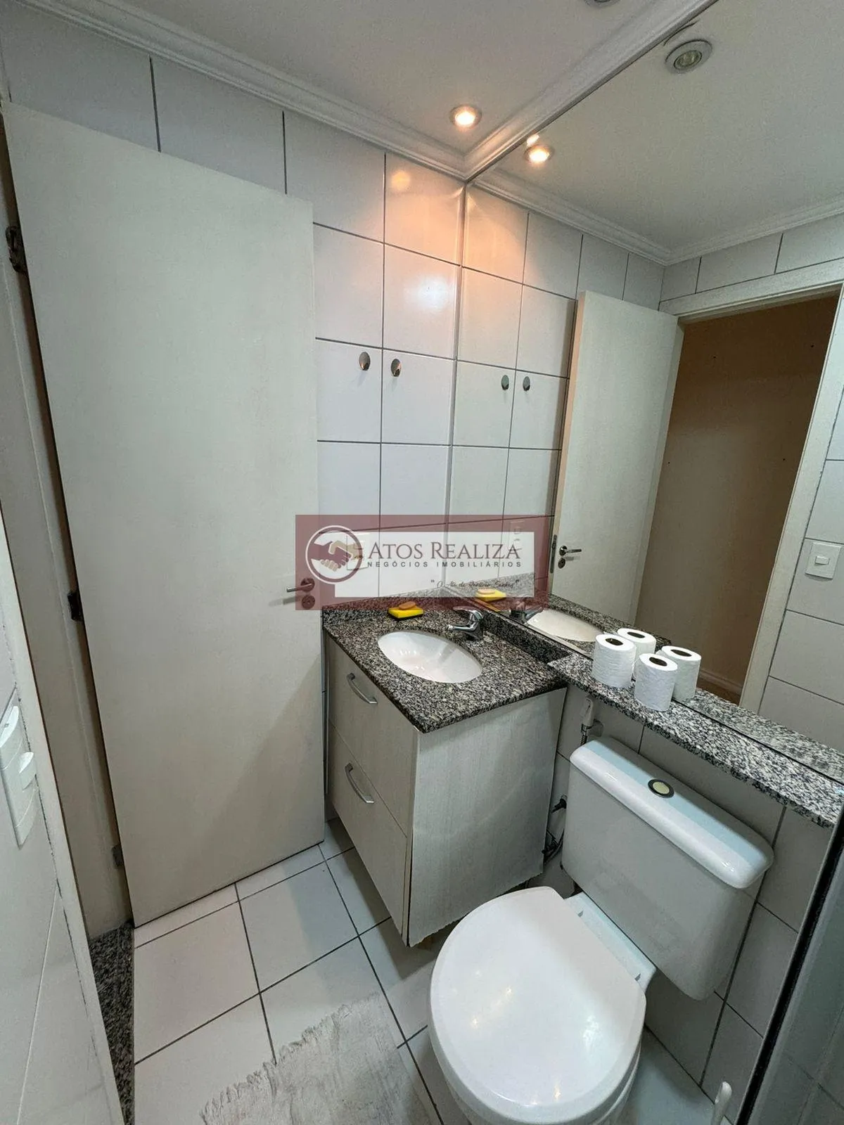Imagem Imóvel aconchegante para alugar com 2 quartos e 1 banheiro no total. Este imóvel está bem equipado, é ideal para quem procura conforto e comodidade. O condomínio é bem equipado com diversas instalações, apropriado para quem busca lazer sem sair de casa e 