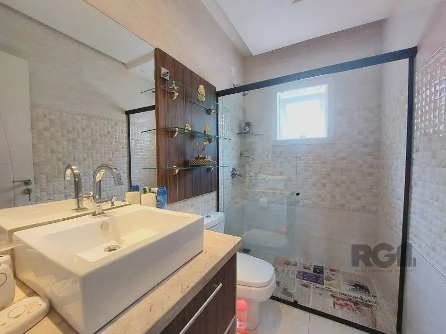 Imagem Excelente casa de 250m² com 3 dormitórios no bairro Sarandi.