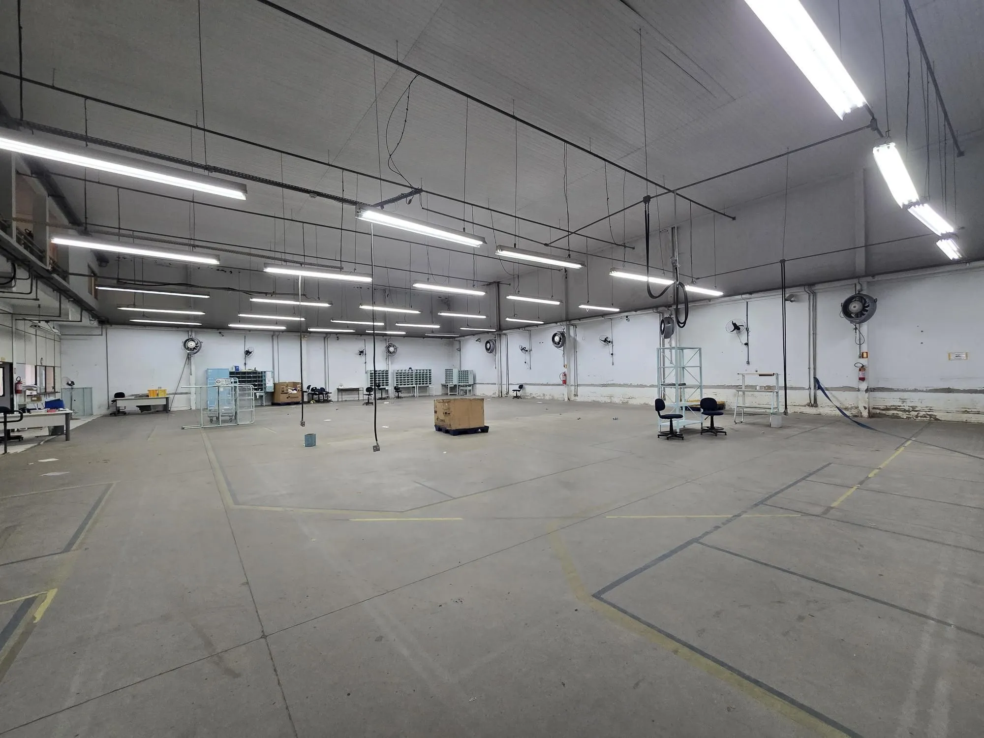 Imagem Galpão Logístico 2.000 m² com Doca e Pé-Direito Alto - Localização Estratégica