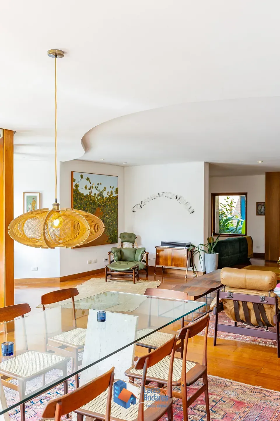 Imagem Sobrado para venda em Jardim Luzitânia com 4 quartos, sendo 3 suítes, 546m²