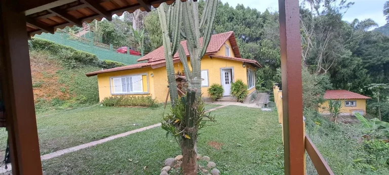 Imagem Casa para Venda em Teresópolis, Golfe, 3 dormitórios, 2 suítes, 4 banheiros, 2 vagas