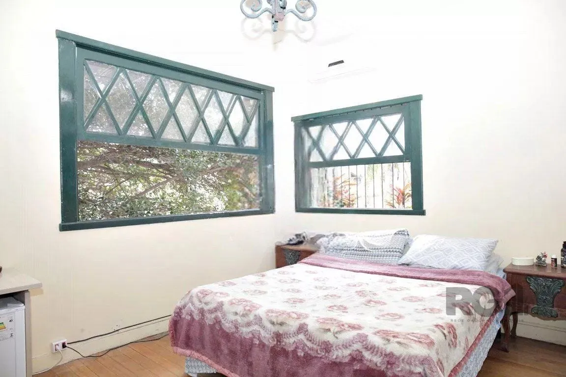 Imagem Casa 04 dormitórios, 01suíte, locação,234m² privativos, Petrópolis/Porto Alegre