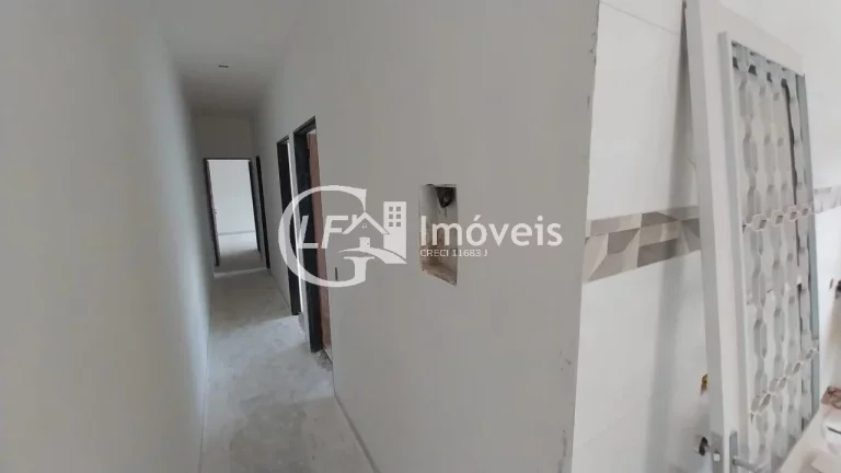 Imagem Casa Com Dois Quartos Mais uma Suite