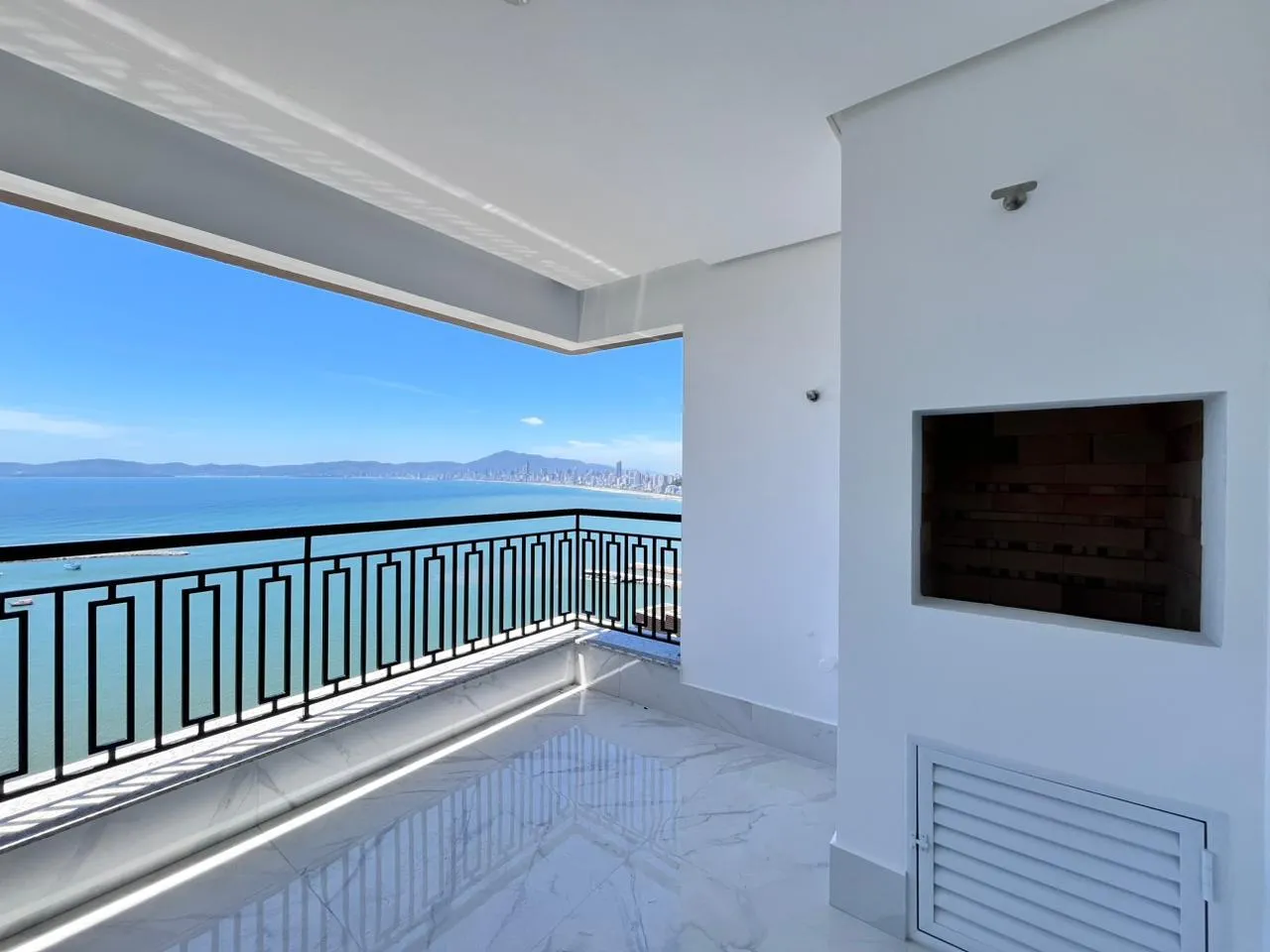 Imagem Apartamento com vista para o mar à venda com 190m2 por R$ 4.200.000,00