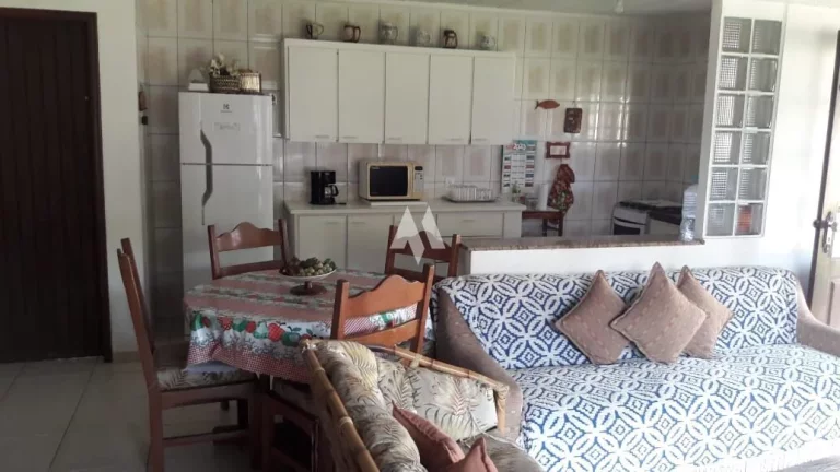 Imagem Casa na Praia de Boracéia poucos metros do mar