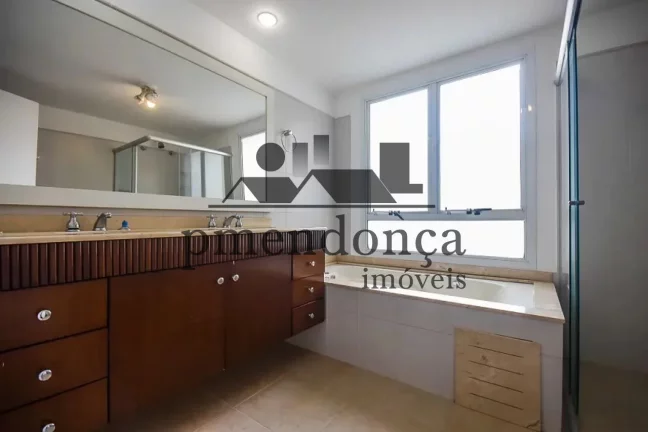 Imagem Apartamento em Pinheiros com 4 quartos (3 suítes) e 4 vagas, 270m²