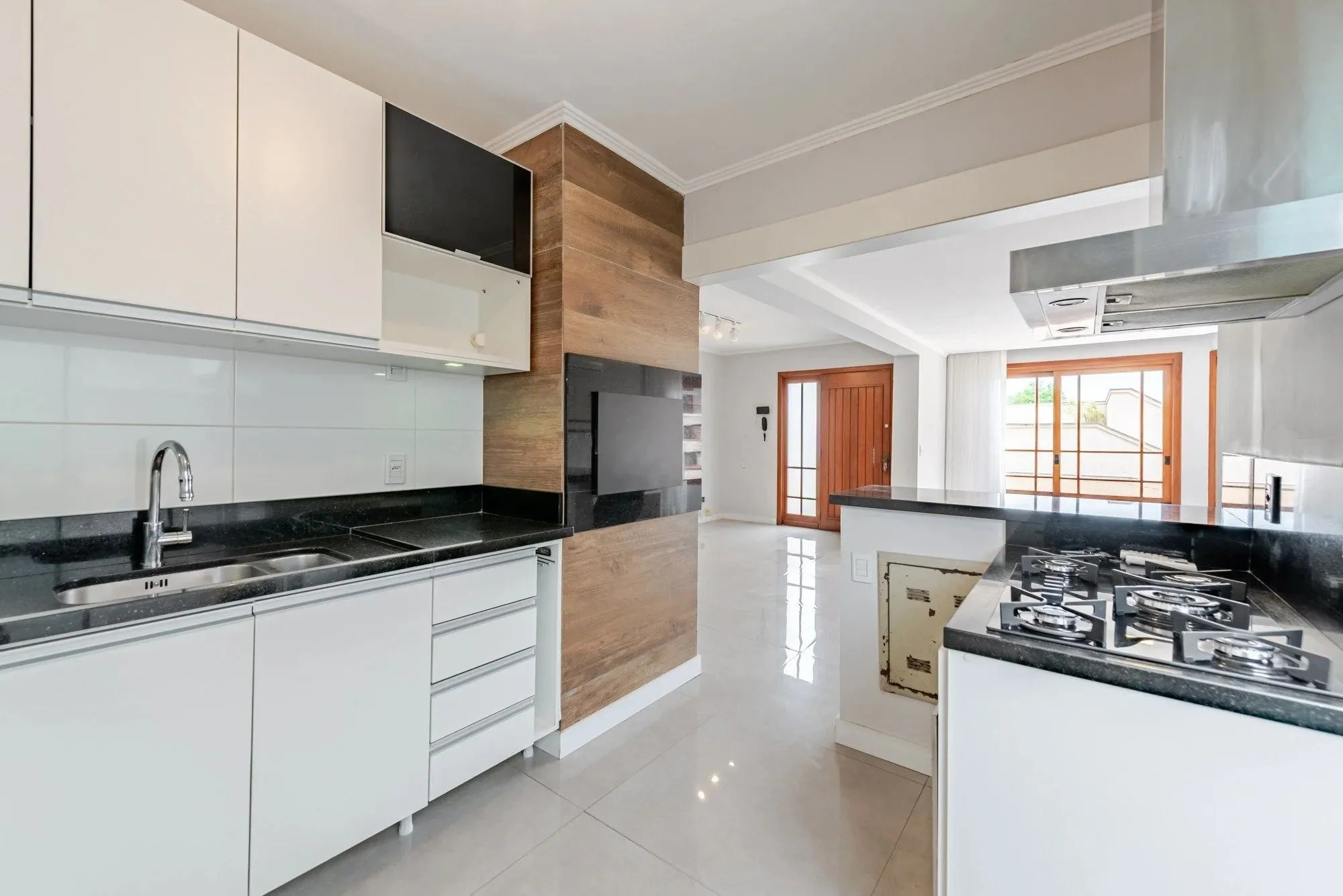 Imagem Casa em condomínio com 3 dormitórios, suíte e 3 vagas.
