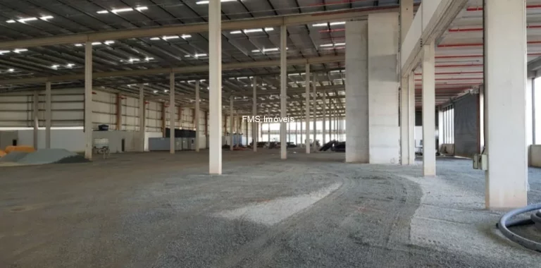 Imagem Galpão Comercial para Locação em Atibaia-SP, Bairro Pinheirinho: 2 Banheiros, 25 Vagas, 8.538,69m² de Área. Venha Conferir!