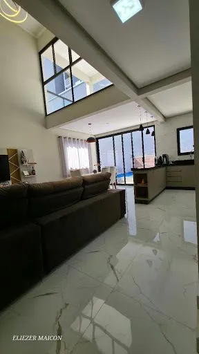 Imagem Casa a venda com piscina no bairro Jardim Florença em Poços de Caldas - MG