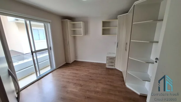Imagem Sobrado LINDO, 03 quartos c/suíte, sacada, 04 vagas, no Jardim das Américas em Curitiba PR