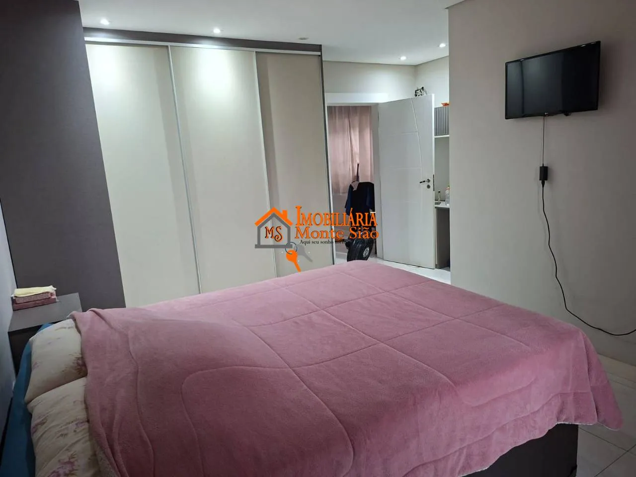 Imagem Sobrado com 3 dormitórios à venda, 250 m² por R$ 740.000,00 - Jardim Presidente Dutra - Guarulhos/SP